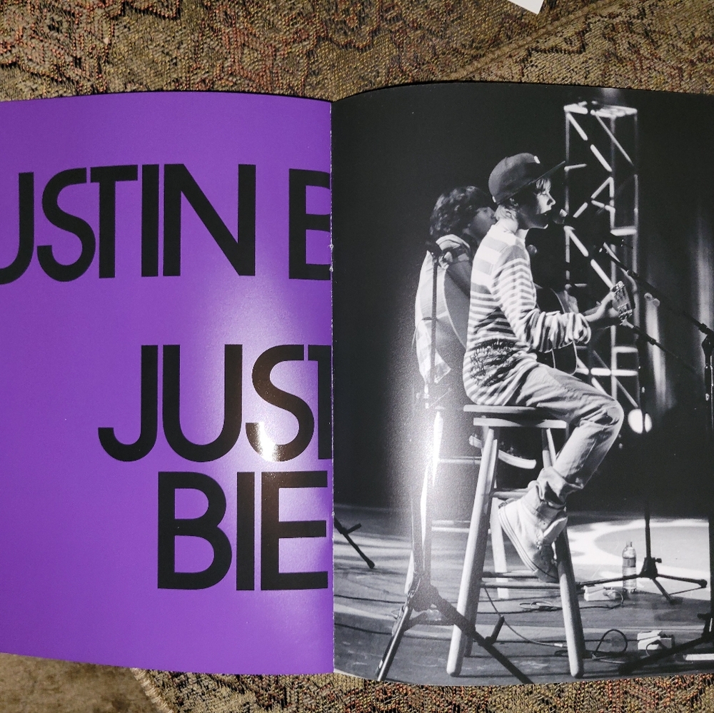 Justin Bieber Life Story-2 mags & 1 concert pictorial book (initialed by Justin) - Picture 9 of 14